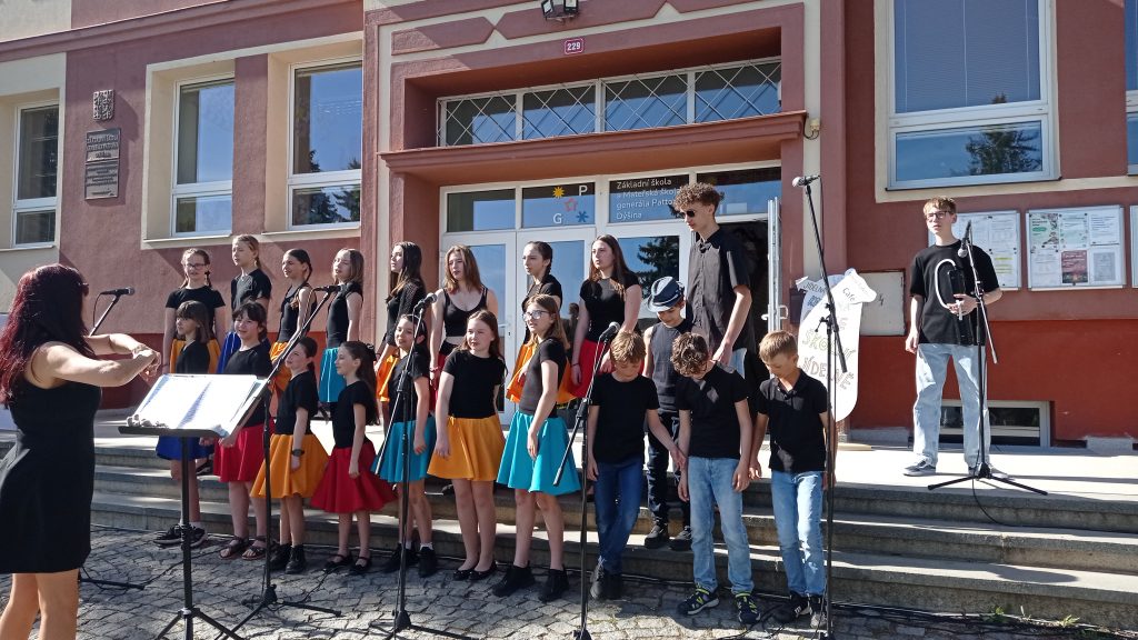 ZŠ a MŠ gen. Pattona Dýšina – sbor Gutta